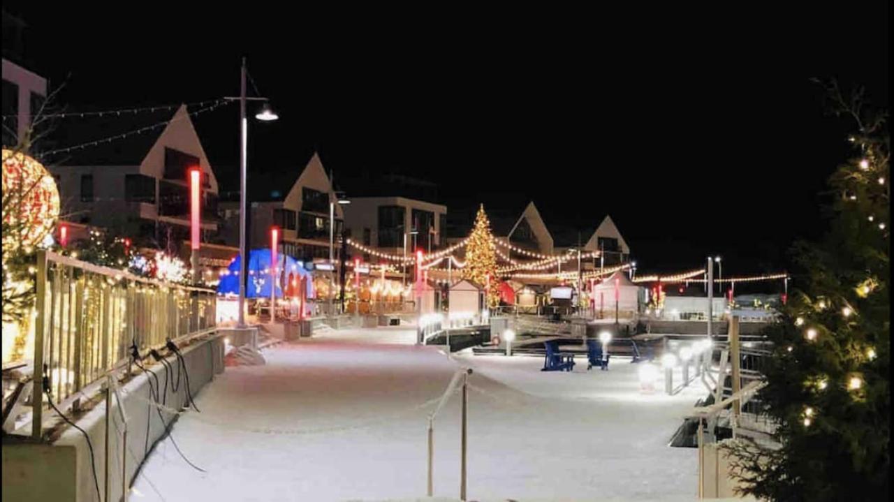 Aquarius 2 Bedroom Condo Friday Harbour Innisfil エクステリア 写真