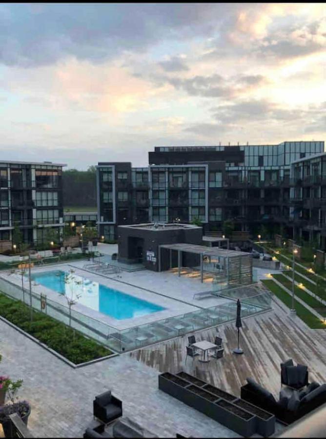 Aquarius 2 Bedroom Condo Friday Harbour Innisfil エクステリア 写真